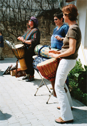 Trommeln in Brgerhusles Hinterhof